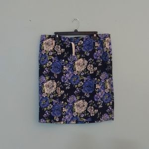 Floral skirt size 18 NWT